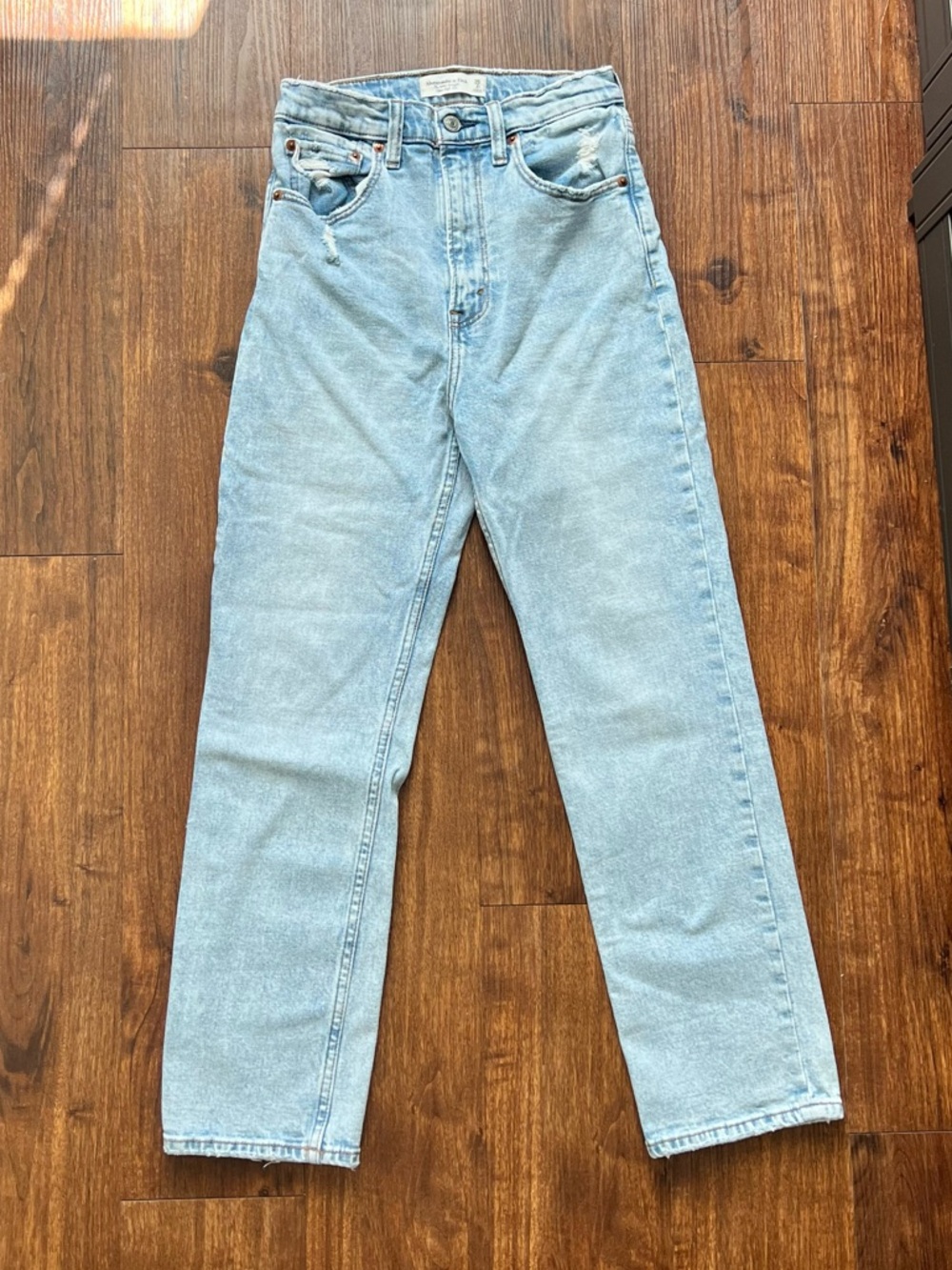 Abercrombie The Ankle Straight Ultra High Rise Light Wash Distressed Jeans Sz 26